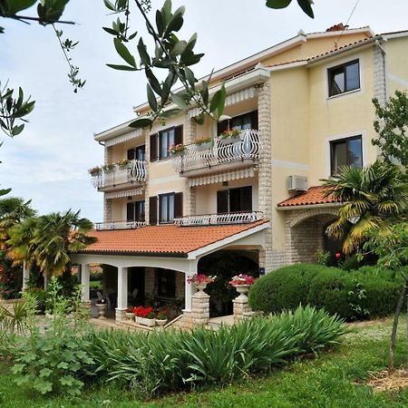 Haus Liliana Hotel Tar-Vabriga Екстериор снимка
