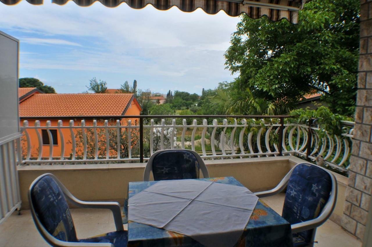 Haus Liliana Hotel Tar-Vabriga Екстериор снимка