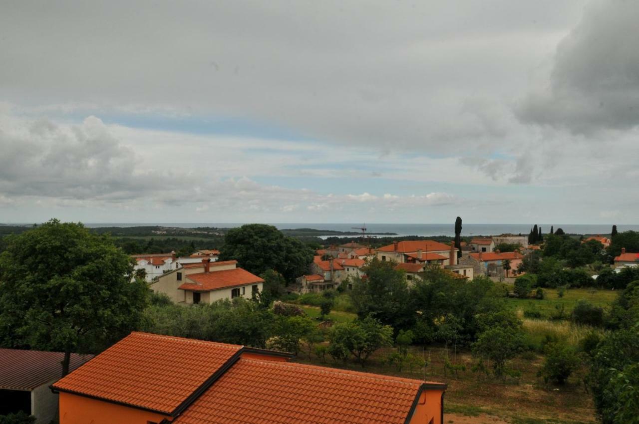 Haus Liliana Hotel Tar-Vabriga Екстериор снимка