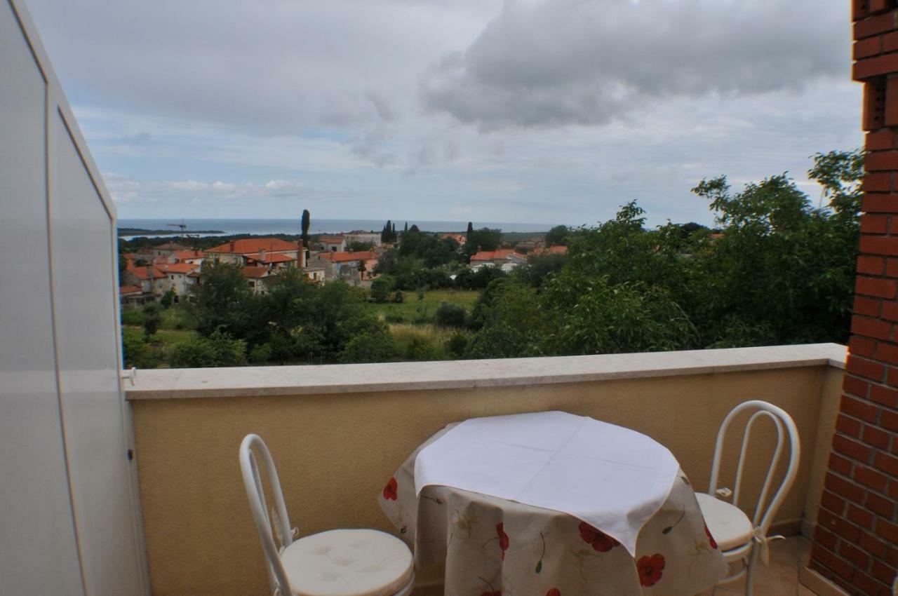 Haus Liliana Hotel Tar-Vabriga Екстериор снимка