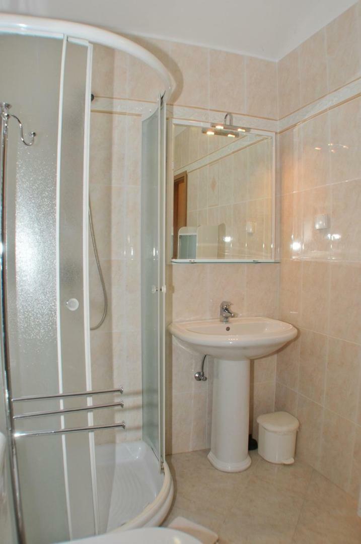 Haus Liliana Hotel Tar-Vabriga Екстериор снимка