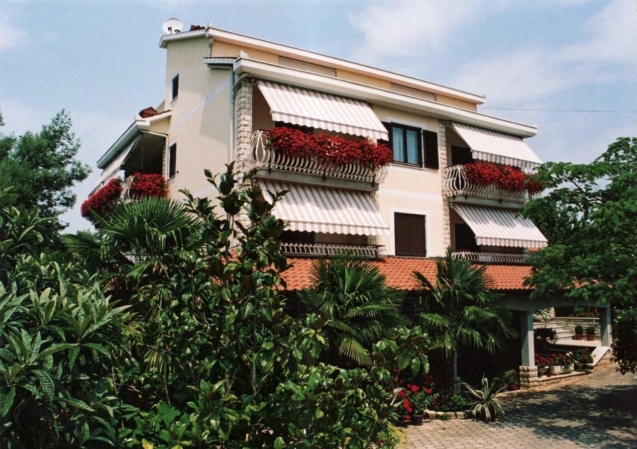 Haus Liliana Hotel Tar-Vabriga Екстериор снимка