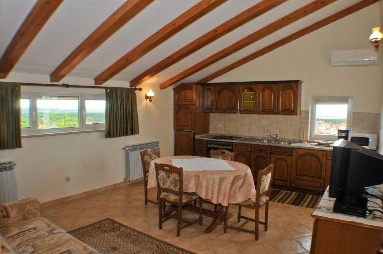 Haus Liliana Hotel Tar-Vabriga Екстериор снимка