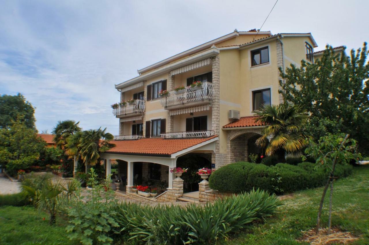 Haus Liliana Hotel Tar-Vabriga Екстериор снимка